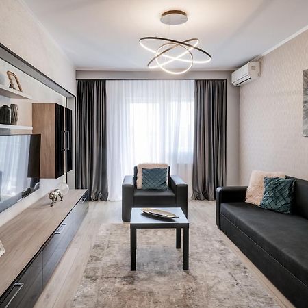 Chanttal Luxury - Fountain Apartment Bukares Bagian luar foto